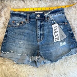 NWT DAZE Women's Distressed Denim Shorts - Medium Blue